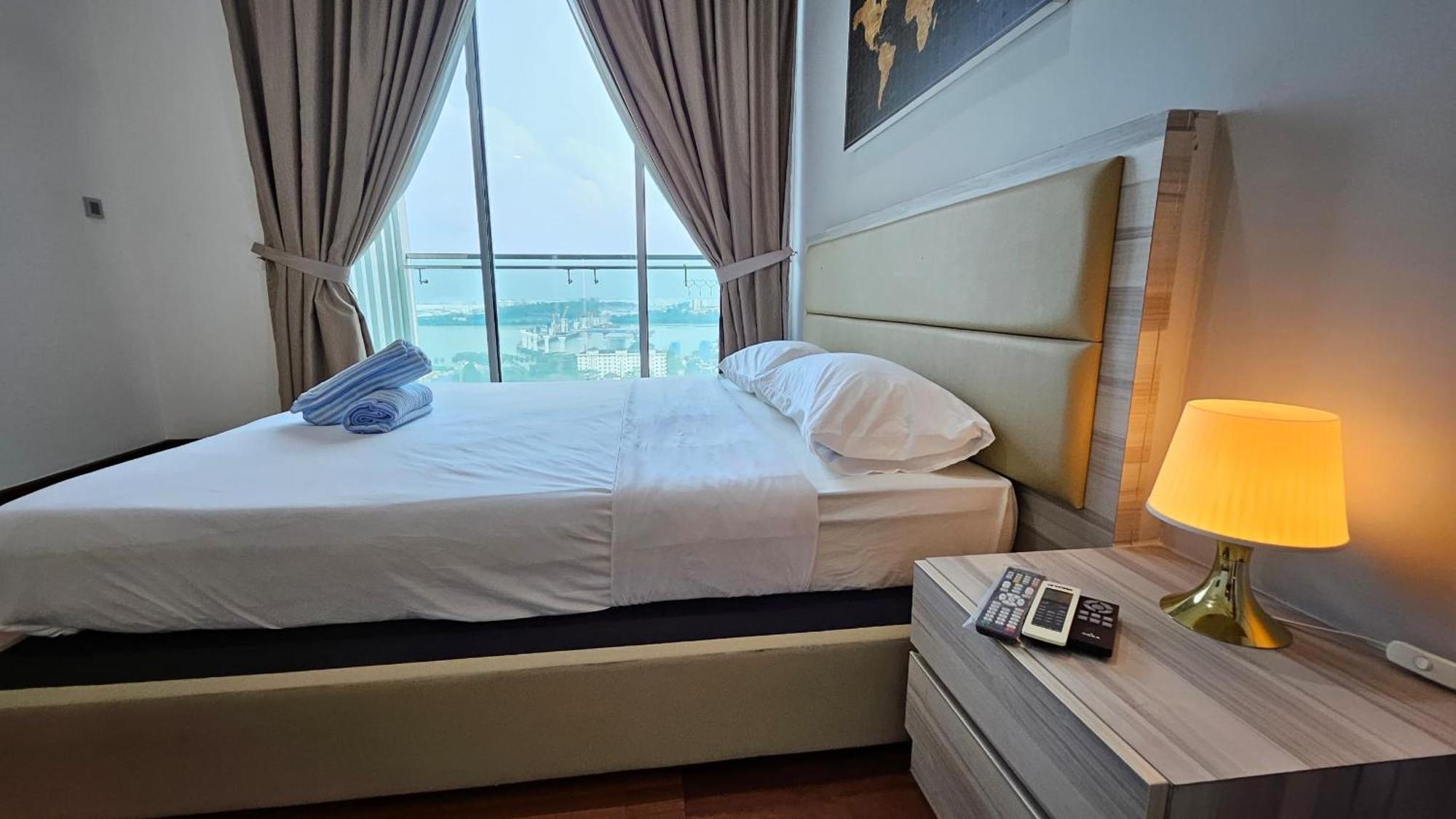 Paragon Suites Studios With Private Jacuzzi Near Ciq Rts 조호르 바루 외부 사진