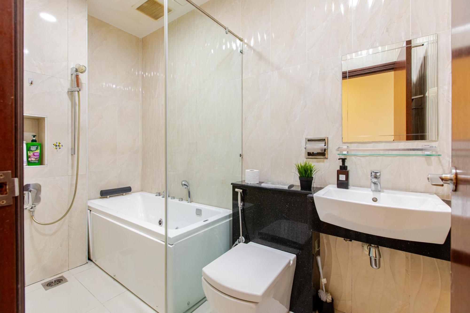 Paragon Suites Studios With Private Jacuzzi Near Ciq Rts 조호르 바루 외부 사진