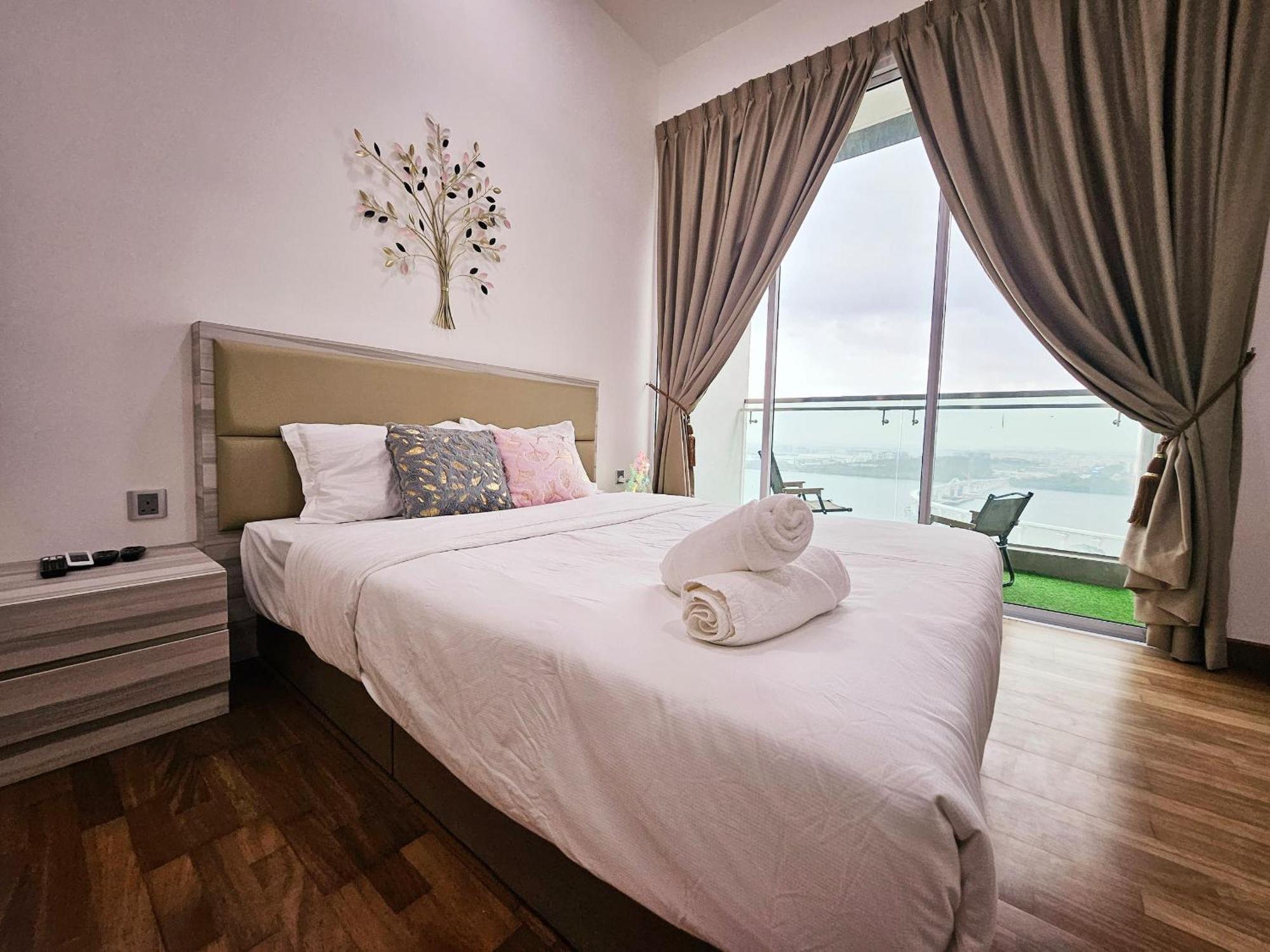 Paragon Suites Studios With Private Jacuzzi Near Ciq Rts 조호르 바루 외부 사진