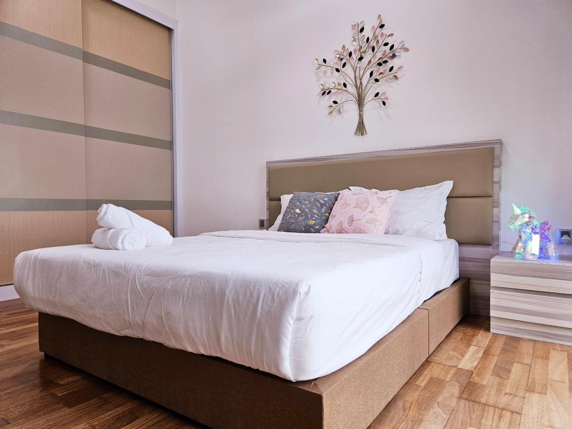Paragon Suites Studios With Private Jacuzzi Near Ciq Rts 조호르 바루 외부 사진