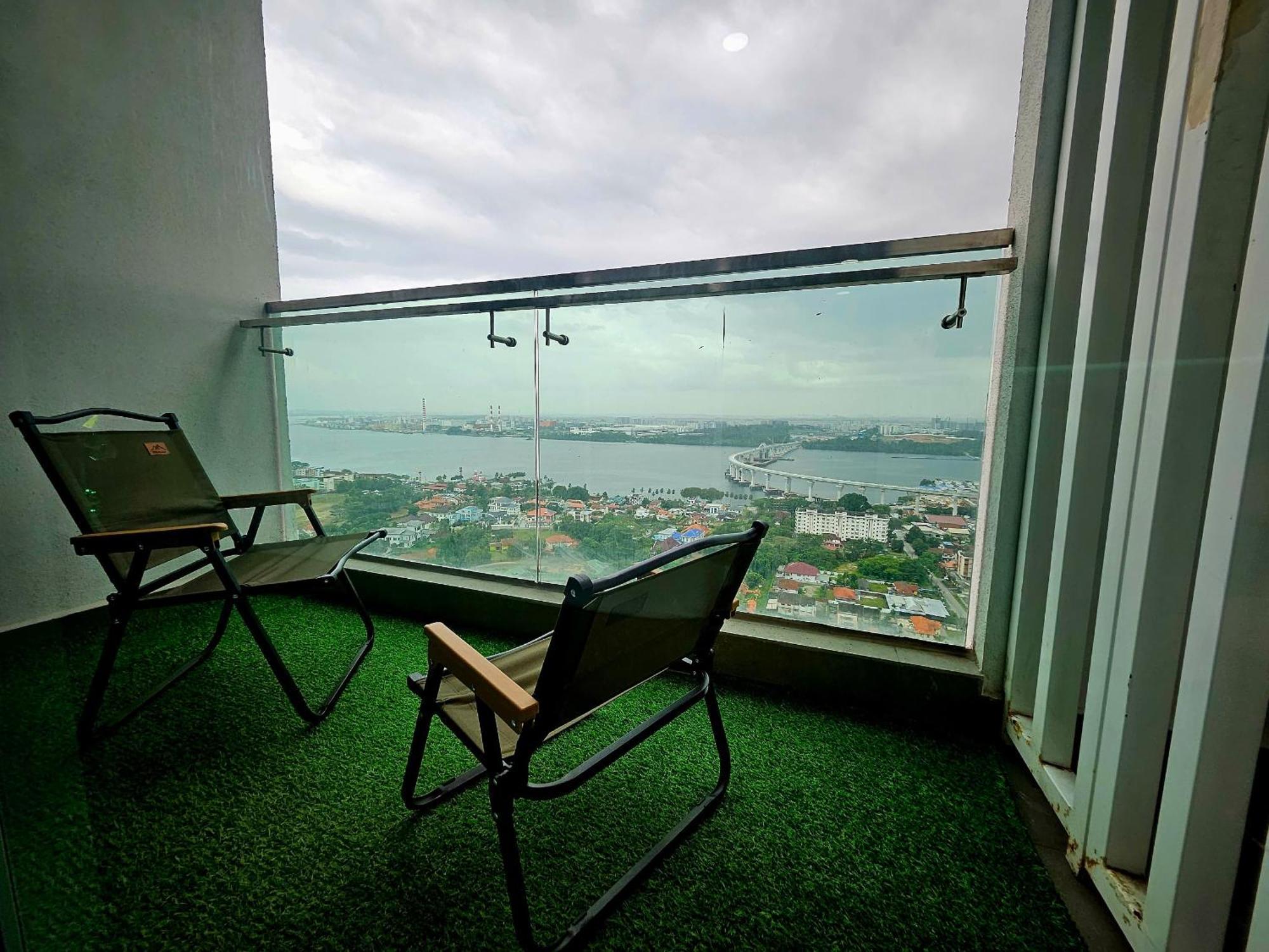 Paragon Suites Studios With Private Jacuzzi Near Ciq Rts 조호르 바루 외부 사진